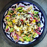 insalata mista con noci e avocado