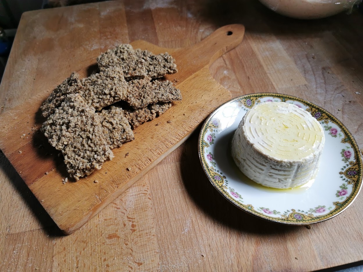 ricotta romana e crackers